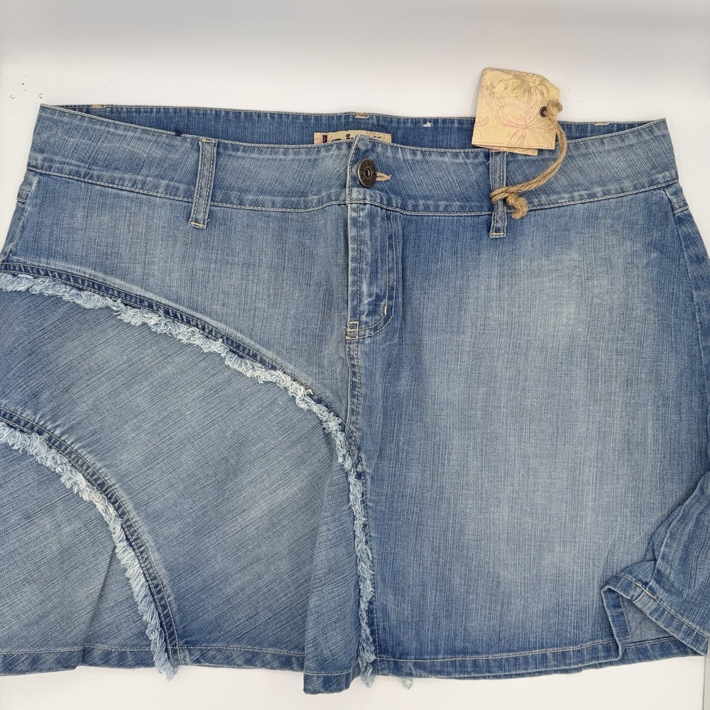 LEI Denim Skirt Size 17 Embroidered Raw Edge Cowgirl Grunge Party Vintage